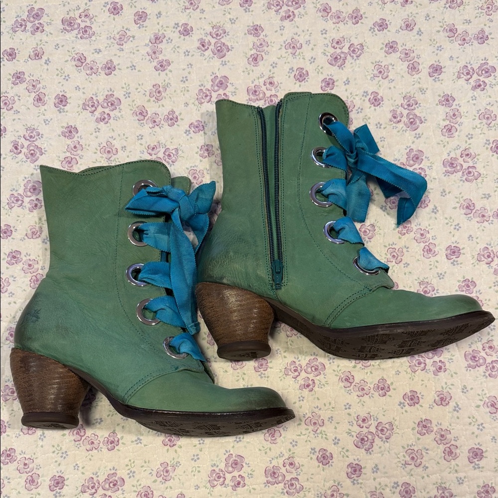 John Fluevog Green Leather Lace-Up Boots with Teal Ribbon Laces - Picture 2 of 7